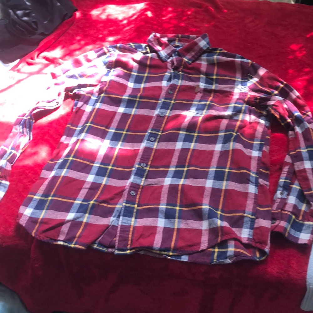 Men’s plaid collared button down shirt